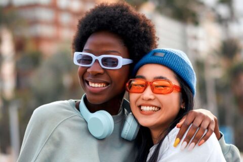 Insights Happy friends with glasses
